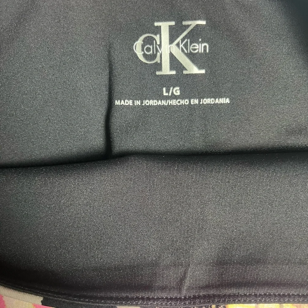 Calvin Klein Women's Abstract Graphic Bike Shorts - Picture 6 of 9